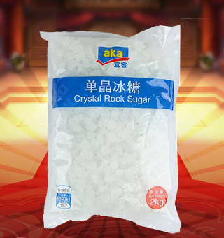 宜客(AKA)單晶冰糖產(chǎn)自浙江金華2kg每袋，采用新鮮上等的原料，領(lǐng)先的技術(shù)，使每一顆冰糖都晶晶亮，純度極高，質(zhì)量保證，放心安全。本產(chǎn)品采用的是袋裝的設(shè)計(jì)，食用和放置都是相對(duì)比較方便的，是您廚房常備品的好伙伴。本產(chǎn)品的每一顆冰糖都甘醇可口，晶瑩剔透，清甜滋潤(rùn)。是您日常飲品，佐餐甜品的絕佳上選。