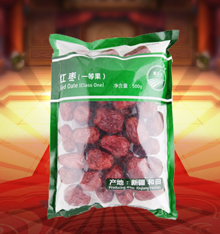 閩融紅棗(一等果)產(chǎn)自新疆和田500g每袋，精選優(yōu)質(zhì)新疆和田紅棗為原料，經(jīng)先進(jìn)工藝精心制作而成，個(gè)大飽滿，棗香濃郁，輕松享受。紅棗中富含豐富的蛋白質(zhì)、脂肪、碳水化合物及鈉等微量元素，有助于補(bǔ)充人體所需。采用精美袋式包裝，大氣上檔次，適合煮粥、煲湯、泡水等，食法多樣，是你居家生活的必備選擇。