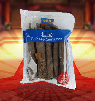 宜客(AKA)桂皮產(chǎn)自四川成都400g每袋，茶樹菇是一種低熱量、低脂肪的食品，其外觀呈褐色，味道鮮美，具有滑、鮮、嫩的特點(diǎn)。茶樹菇含有大量的稀有元素——脂肪、維生素、膳食纖維、碳水化合物、鎂、鐵等元素，給人提供所需營養(yǎng)。