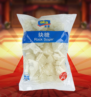 宜客(AKA)塊糖產(chǎn)自上海松江2kg每袋，采用新鮮上等的原料，領(lǐng)先的技術(shù)，使每一顆冰糖都晶晶亮，純度極高，質(zhì)量保證，放心安全。本產(chǎn)品采用的是袋裝的設(shè)計(jì)，食用和放置都是相對(duì)比較方便的，是您廚房常備品的好伙伴。本產(chǎn)品的每一顆冰糖都甘醇可口，晶瑩剔透，清甜滋潤(rùn)。是您日常飲品，佐餐甜品的絕佳上選。